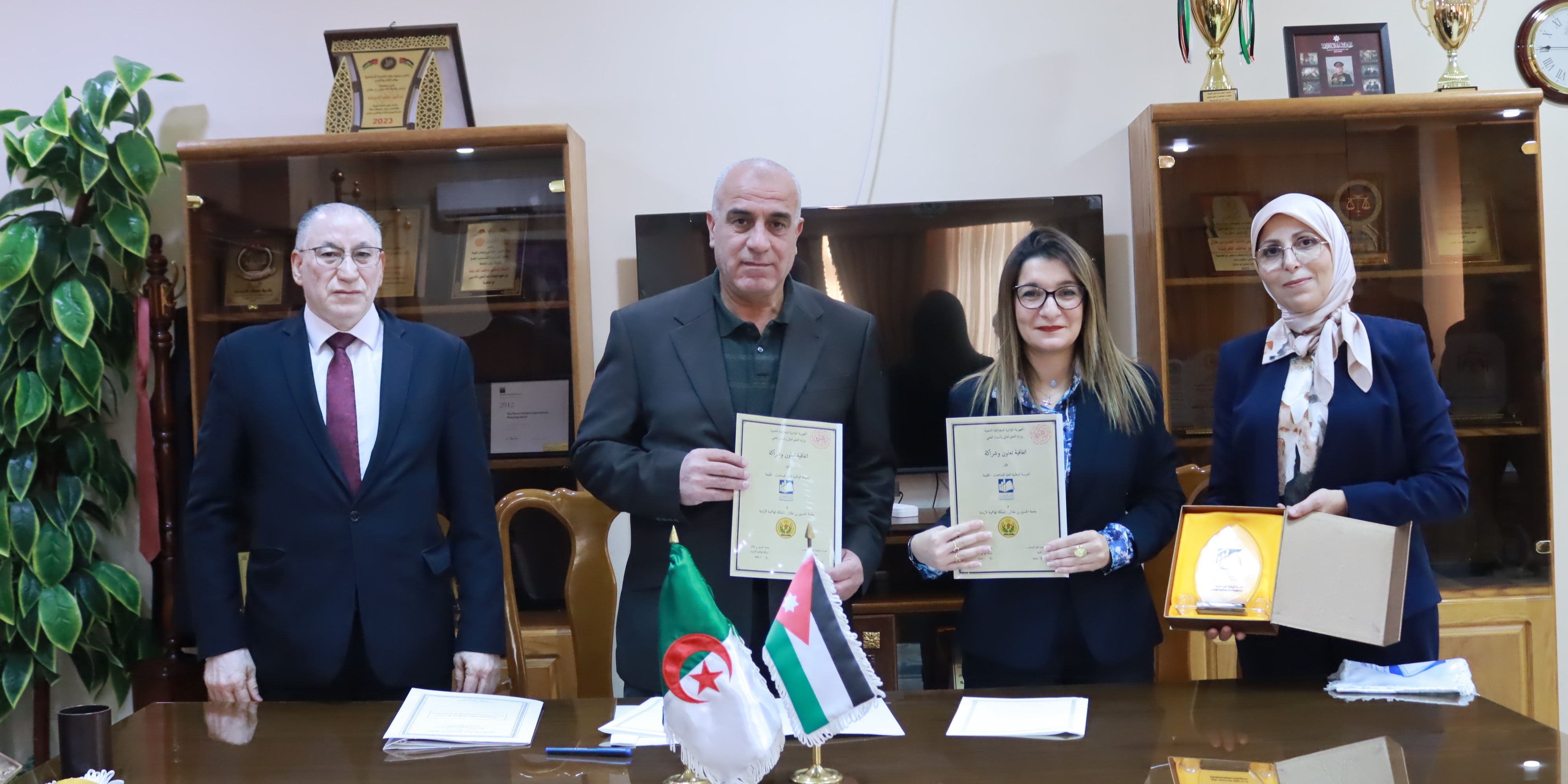  جامعة الحسين بن طلال توقّع اتفاقية تعاون أكاديمي مع المدرسة الوطنية العليا للمناجمنت في الجزائر